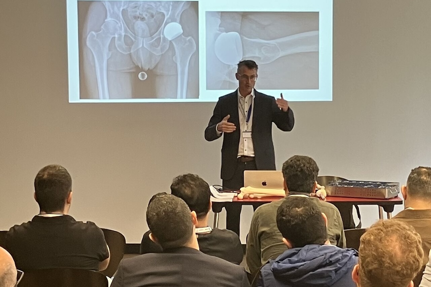 PD Dr. Stefan Rahm am AE-Masterkurs Hüfte in Köln